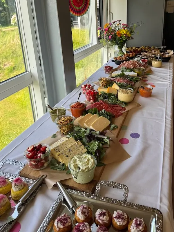 Tapasbord med hjemmelavede lækkerier